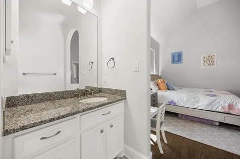 5119 Locust Street Bellaire TX 77401