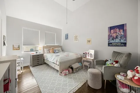 5119 Locust Street Bellaire TX 77401