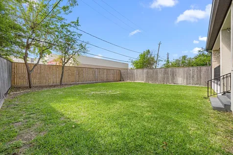 5119 Locust Street Bellaire TX 77401