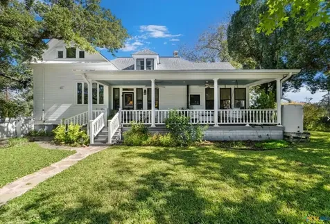 141 North Range Street Yorktown TX 78164