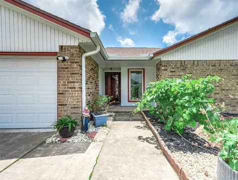 720 S Remington Drive Angleton TX 77515