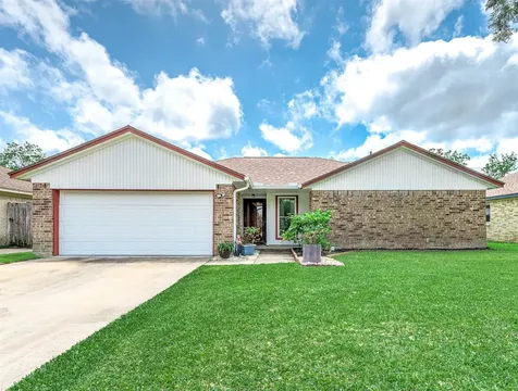 720 S Remington Drive Angleton TX 77515