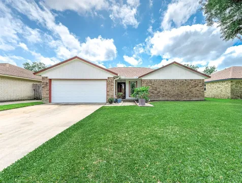 720 S Remington Drive Angleton TX 77515
