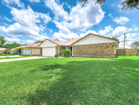 720 S Remington Drive Angleton TX 77515