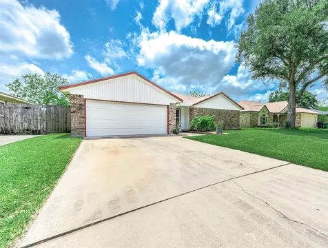 720 S Remington Drive Angleton TX 77515