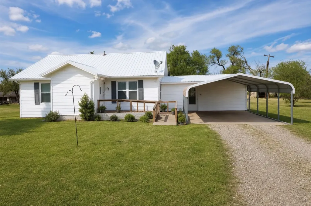 419 W 5th Street Mclean TX 79061