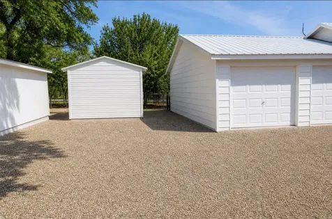 419 W 5th Street Mclean TX 79061