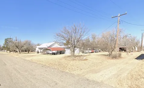419 W 5th Street Mclean TX 79061