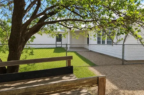 419 W 5th Street Mclean TX 79061