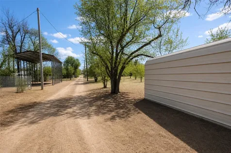 419 W 5th Street Mclean TX 79061