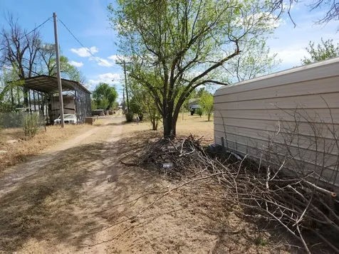 419 W 5th Street Mclean TX 79061