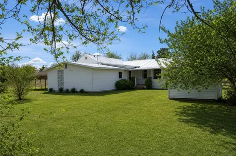 419 W 5th Street Mclean TX 79061