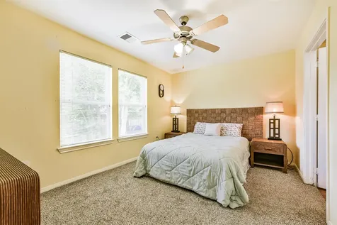 207 Oakridge Drive Hitchcock TX 77563