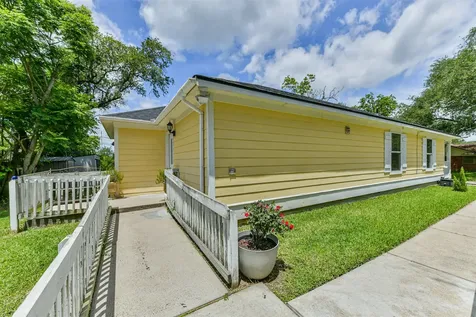 207 Oakridge Drive Hitchcock TX 77563