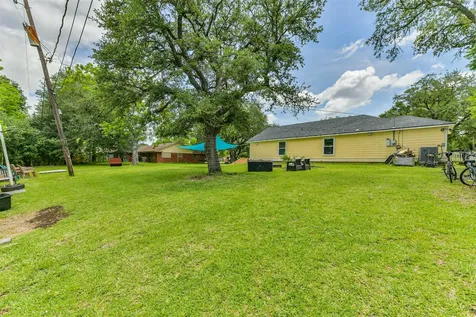 207 Oakridge Drive Hitchcock TX 77563
