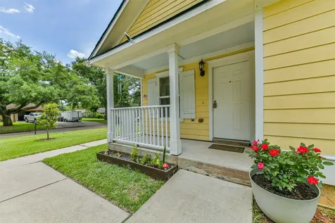 207 Oakridge Drive Hitchcock TX 77563