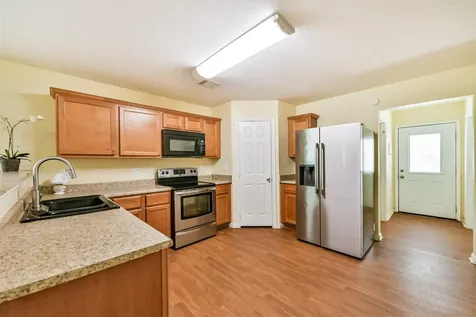 207 Oakridge Drive Hitchcock TX 77563
