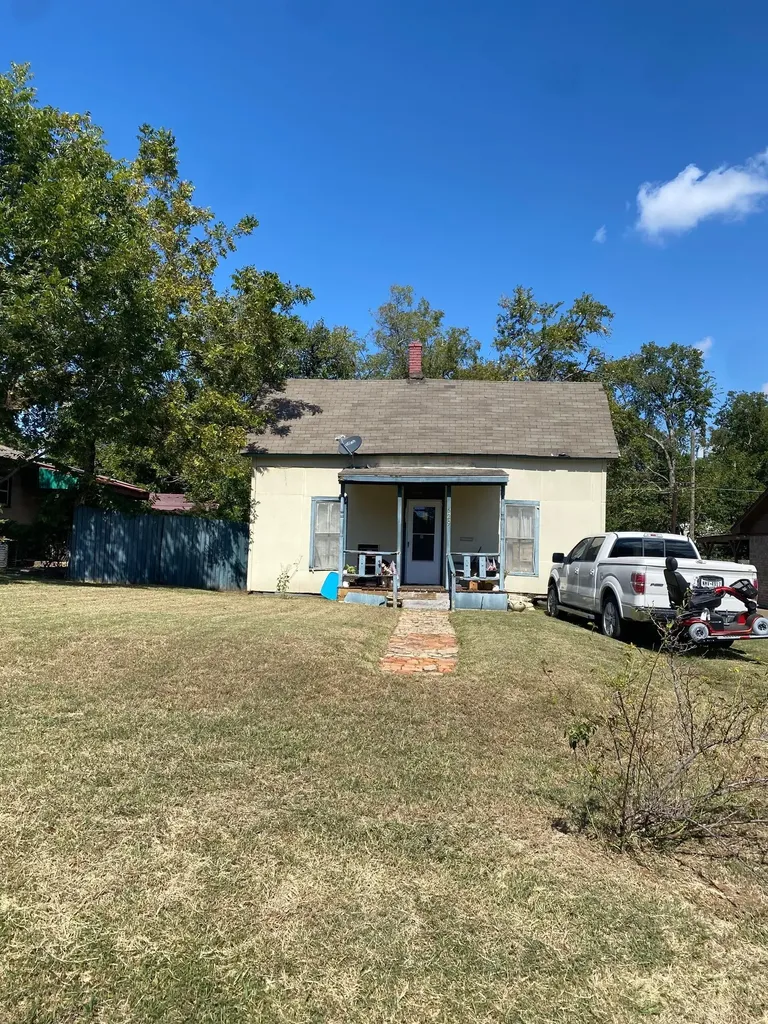629 W Walker Street Denison TX 75020