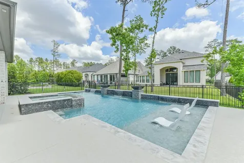 208 N Opulent Drive Montgomery TX 77316