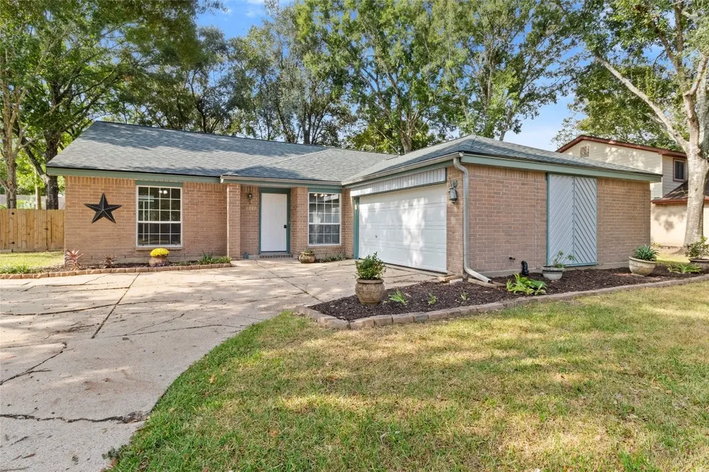 1207 Yorkshire Drive Friendswood TX 77546