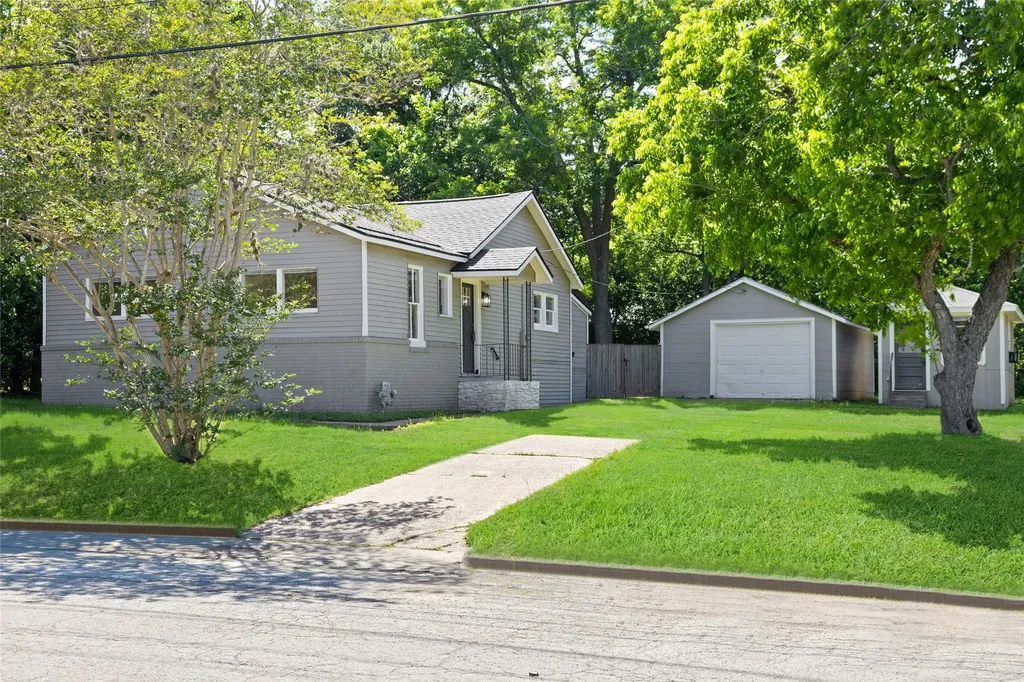620 S Bell Street Bellville TX 77418