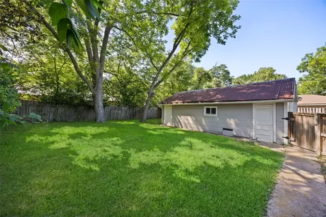 620 S Bell Street Bellville TX 77418