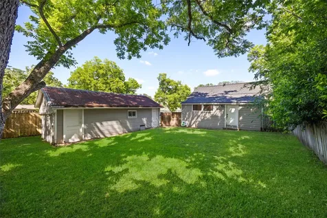 620 S Bell Street Bellville TX 77418