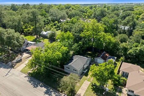 620 S Bell Street Bellville TX 77418