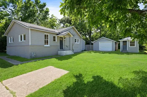 620 S Bell Street Bellville TX 77418