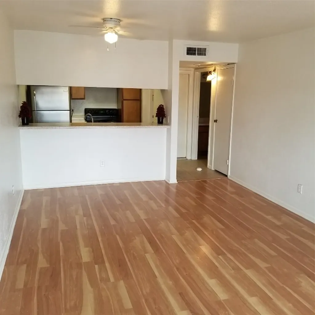 3015 Walnut Bend Lane 33 Houston TX 77042