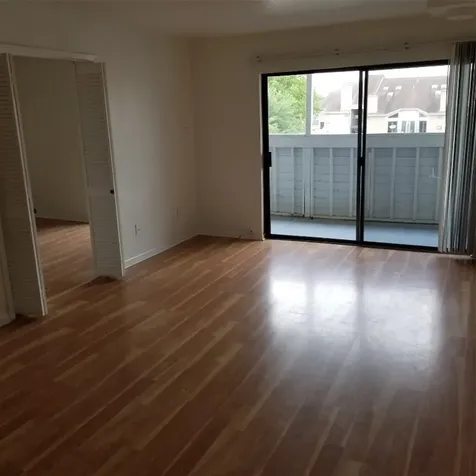 3015 Walnut Bend Lane 33 Houston TX 77042
