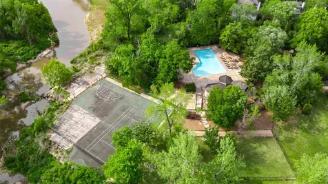 20 Sugarberry Circle Houston TX 77024