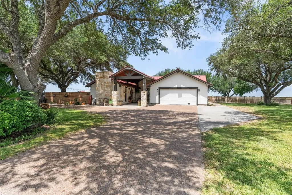 9795 County Road 2249 Sinton TX 78387