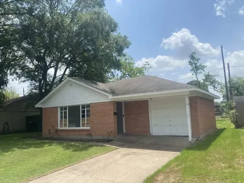 121 W Riverwood Drive Houston TX 77076