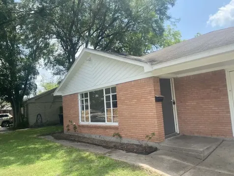 121 W Riverwood Drive Houston TX 77076