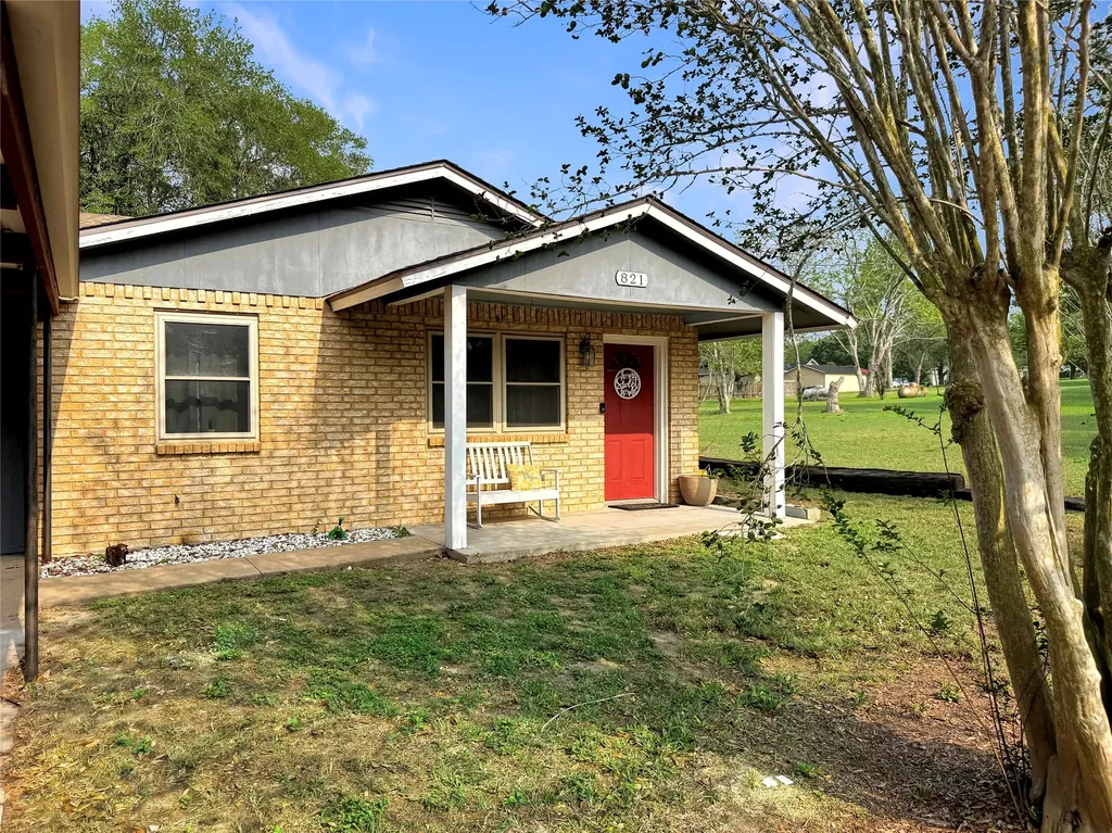 821 S Mill Street Flatonia TX 78941