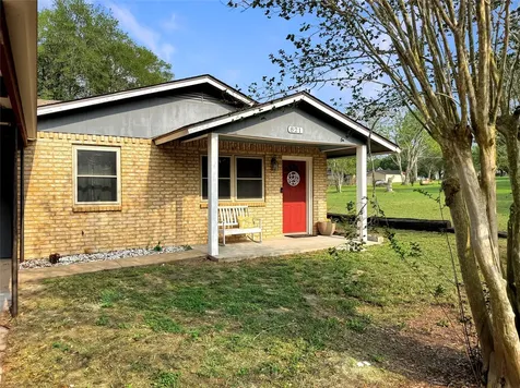 821 S Mill Street Flatonia TX 78941