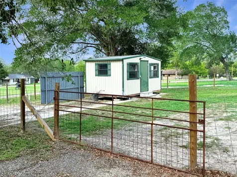 821 S Mill Street Flatonia TX 78941