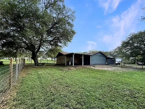 821 S Mill Street Flatonia TX 78941