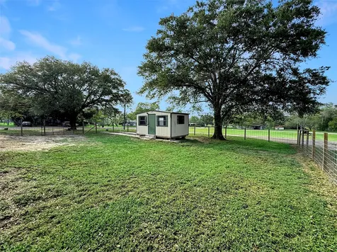 821 S Mill Street Flatonia TX 78941
