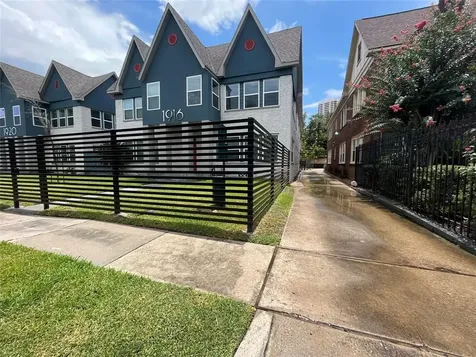1924 Calumet 202 Houston TX 77004