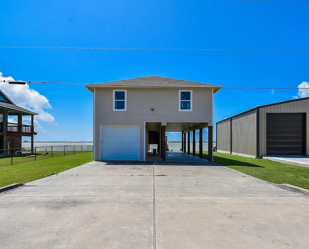 1486 W Bayshore Drive Palacios TX 77465