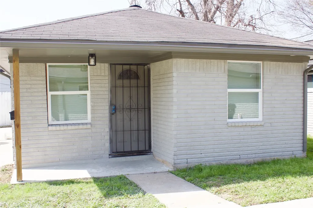 1323 E 32nd 1/2 Street Houston TX 77022