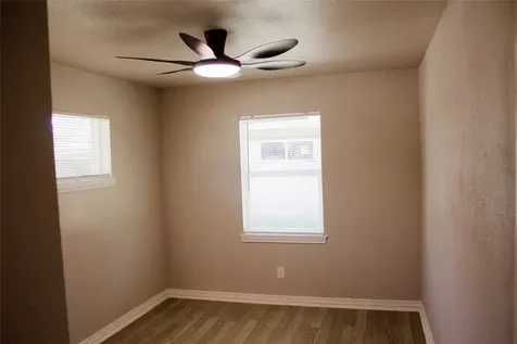1323 E 32nd 1/2 Street Houston TX 77022