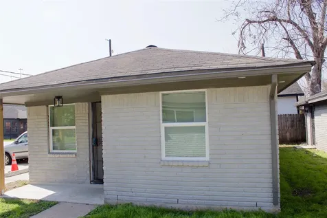 1323 E 32nd 1/2 Street Houston TX 77022