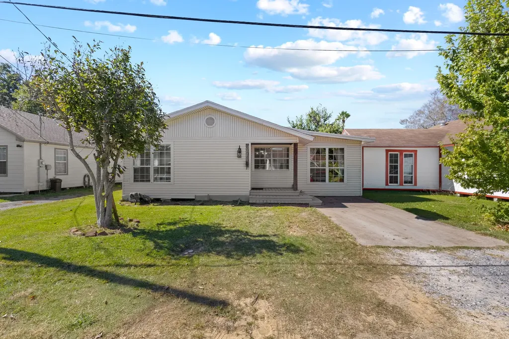 1006 Montgomery Street Port Neches TX 77651