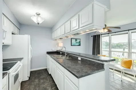 10209 Schaper Road Galveston TX 77554