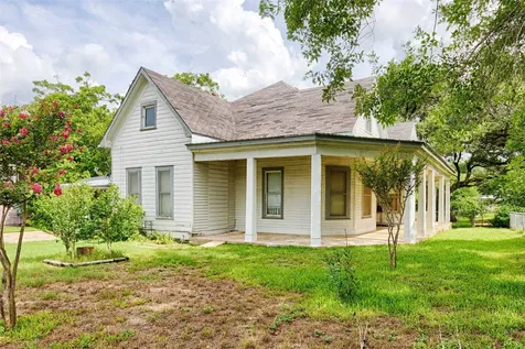 705 Baumgarten Street Schulenburg TX 78956