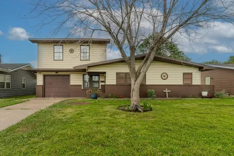 711 S 6th Street Nederland TX 77627