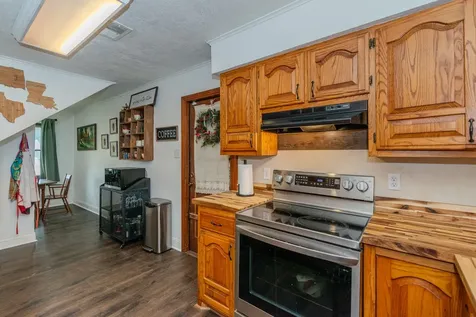 711 S 6th Street Nederland TX 77627